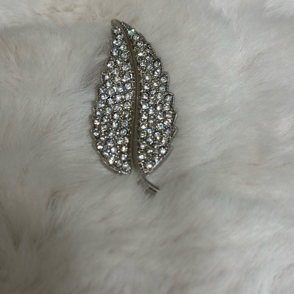 Elegant Silver Leaf Brooch